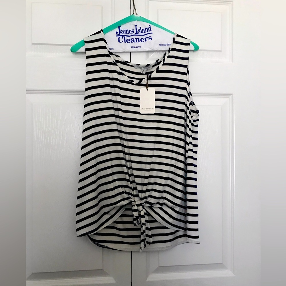 Sleeveless Striped Shirt w/Tie Front NWT, size L